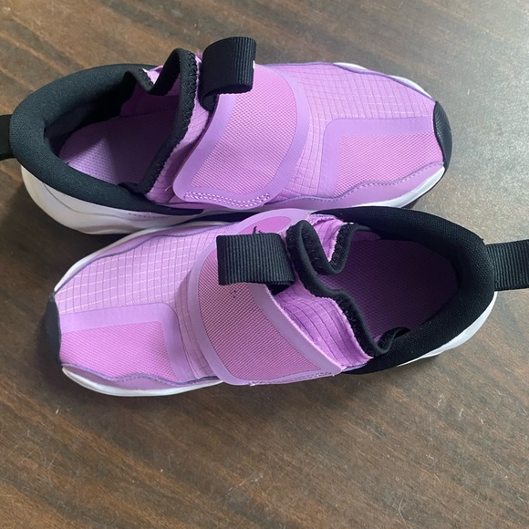 Nike Jordan Girls Size 1 Purple and Black Slip-On Sneakers Like New - Picture 3 of 14
